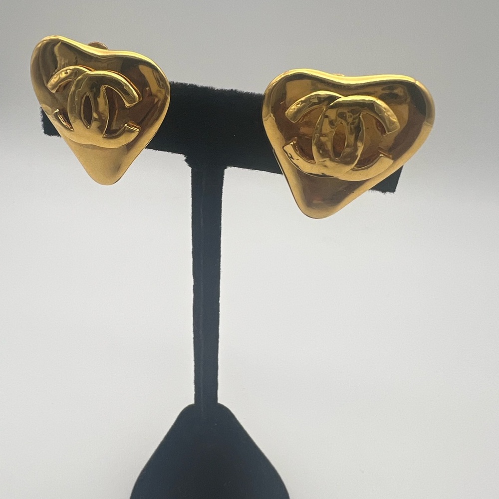 CHANEL From the Spring 1993 Collection by Karl Lagerfeld
Gold-Plated earrings